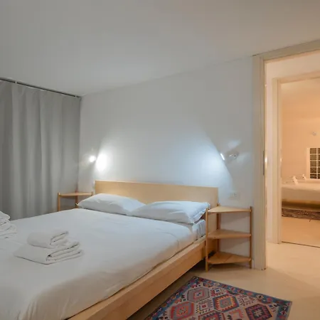 I-host - Ausonio 16 * Milan