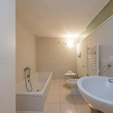 I-host - Ausonio 16 Apartman *